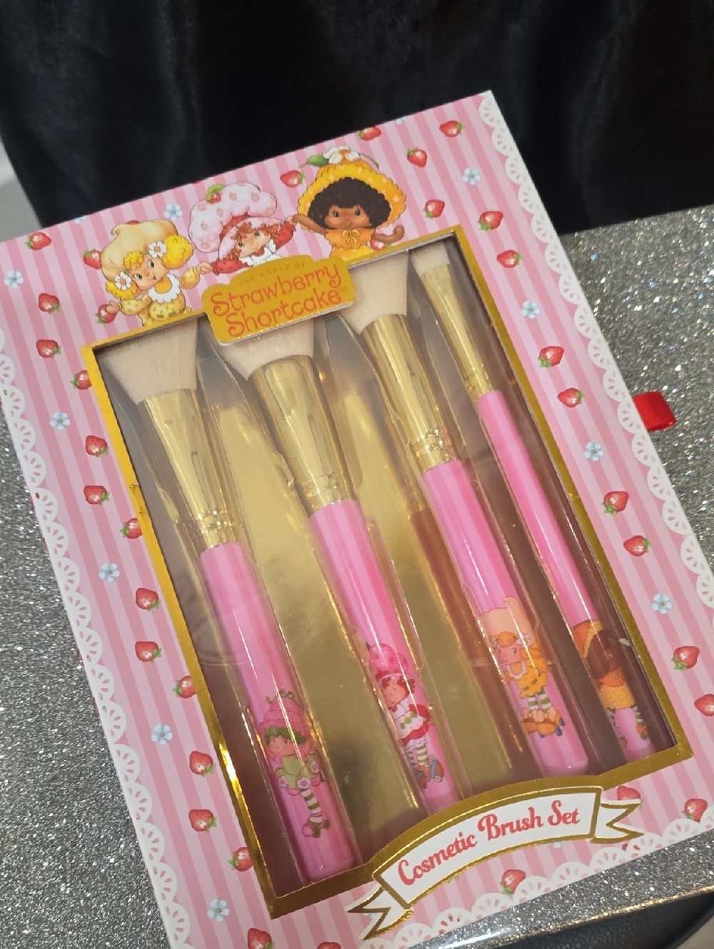 Taste Beauty X Strawberry Shortcake 4-PC Logo Cosmetic Brush Set - Picture 4 of 7